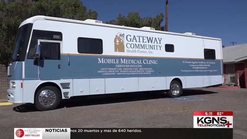 Ofrecen servicios médicos en clínica móvil en Laredo College