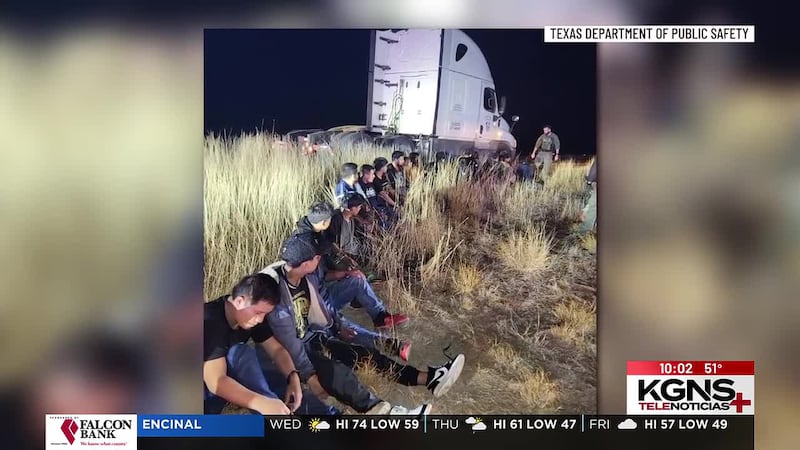 Descubren más de 20 indocumentados ocultos en un camión