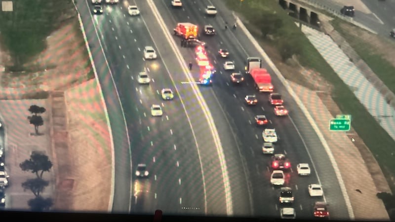 Vehicle accident blocks lane on IH-35 in Laredo