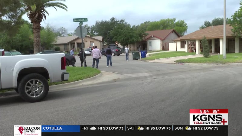 Evacuan a vecinos durante operativo policial en el área de Hackberry
