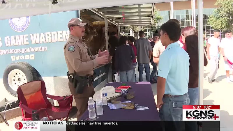 Estudiantes de Laredo exploran su futuro profesional en “Career Expo”