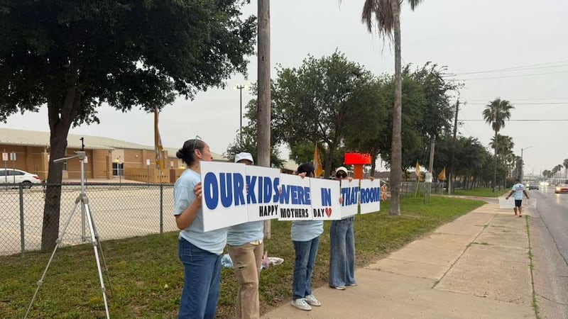 Padres de estudiantes de educación especial protestan en Nye Elementary