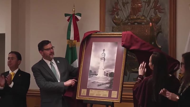 Evocan centenario del reloj de la Plaza Hidalgo en Nuevo Laredo