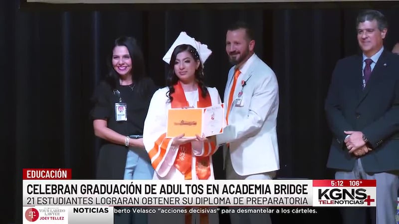 21 adultos de Laredo obtienen su diploma de preparatoria gracias a Bridge Academy
