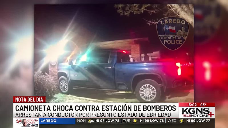 Camioneta choca contra estación de bomberos en Mines Road