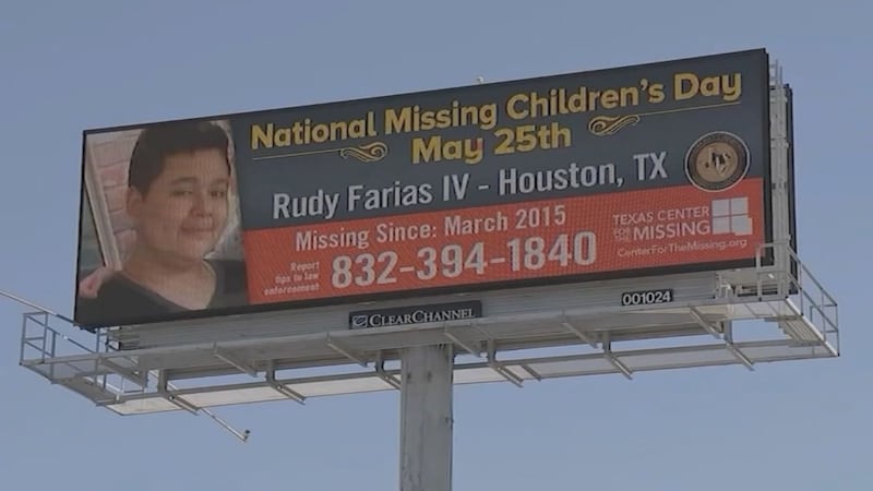 Un hombre de Texas que desapareció cuando era adolescente en 2015 regresó a casa al día...