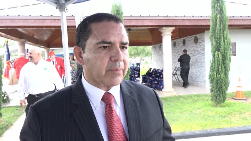 El congresista Henry Cuéllar