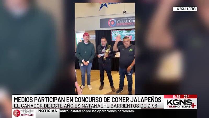 Medios de comunicación de Laredo participan en concurso de comer jalapeños