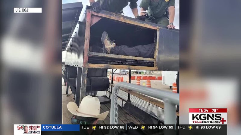 Encuentran a 19 inmigrantes escondidos en remolque