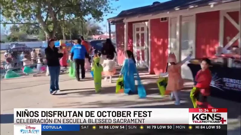 Niños de la escuela Blessed Sacrament disfrutan de October Fest