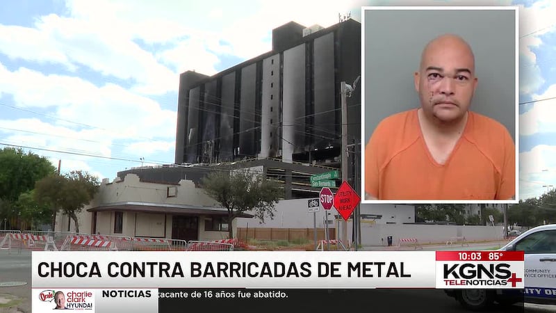 Arrestan a conductor por chocar barricadas junto al hotel DoubleTree