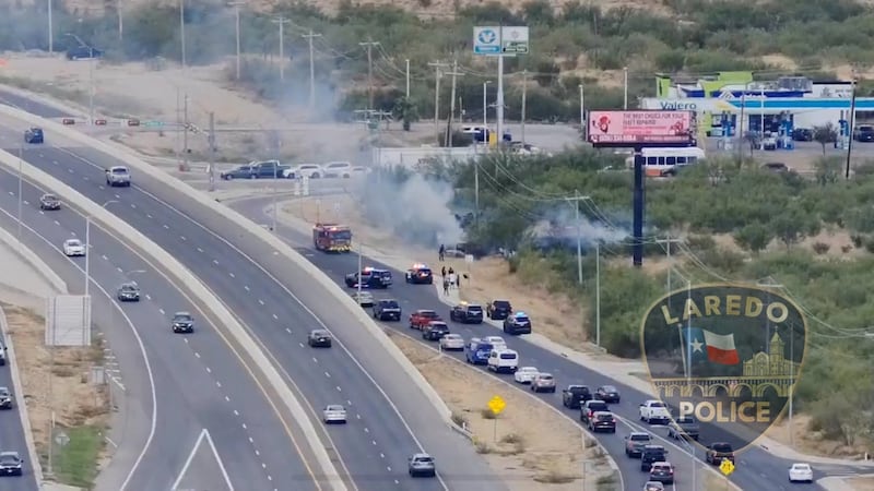 Vehículo se incendia sobre el bulevar Bob Bullock y Saunders