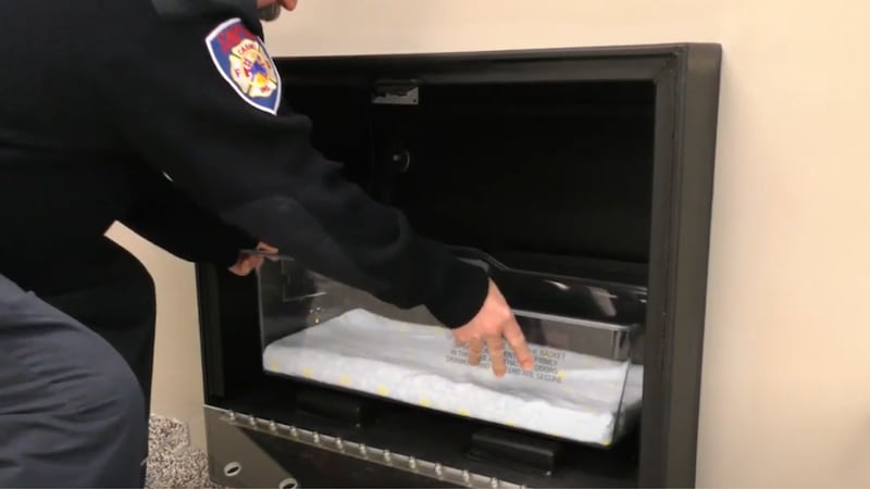 Baby Box es un dispositivo sofisticado, instalado en lugares de refugio seguro, que cuenta con...