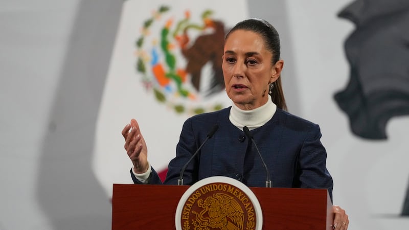 La presidenta mexicana Claudia Sheinbaum encabeza su conferencia de prensa de todas las...