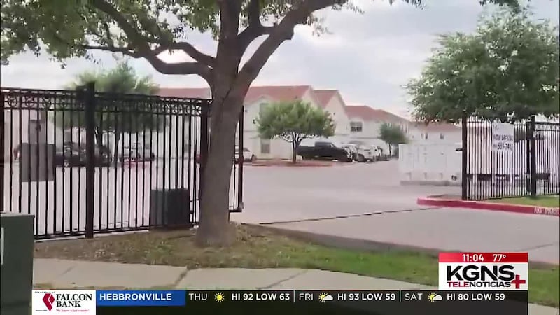 Mujer es arrestada por presuntamente abandonar a menores