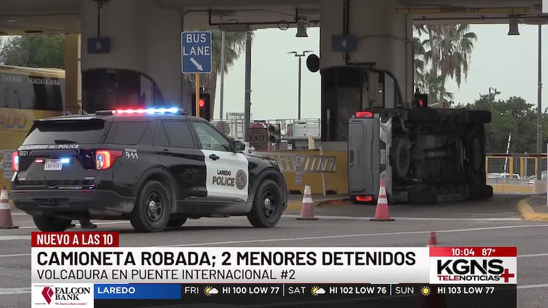 Dos menores detenidos tras volcar camioneta robada en Puente Internacional 2