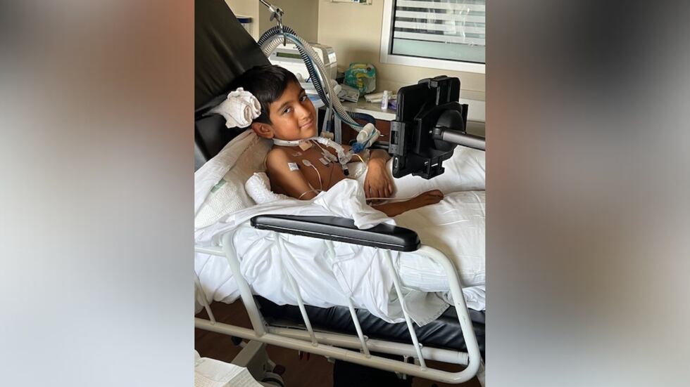 Witten Daniel, de 6 años, fue hospitalizado tras desarrollar complicaciones graves por lo que...