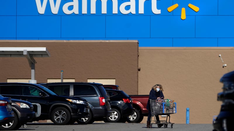 Una tienda Walmart en Derry, Nueva Hampshire, el 18 de noviembre de 2020. (Foto AP /Charles...