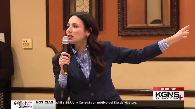 Gina Hinojosa, candidata demócrata a gobernadora, visita Laredo en mitin de campaña