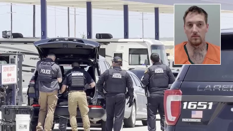 Arrestan a hombre atrincherado en casa rodante que embistió a vehículos tácticos de la policía...