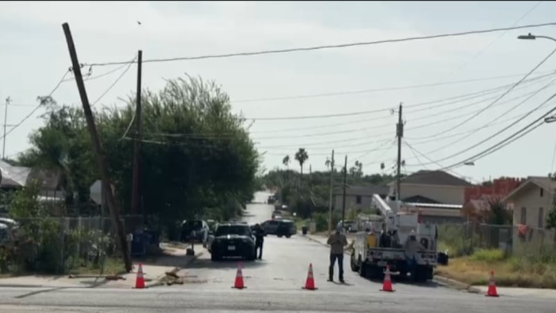 Hit-and-run driver strikes utility pole at Laredo intersection, closing eastbound lanes