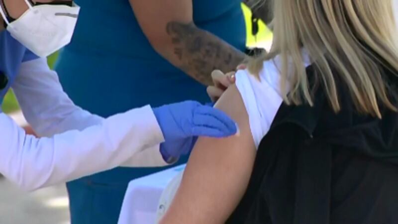 Los refuerzos ya se recomiendan para todos los mayores de 16 años, y los reguladores federales...