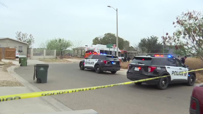 Mujer en condición crítica tras caer de vehículo en movimiento