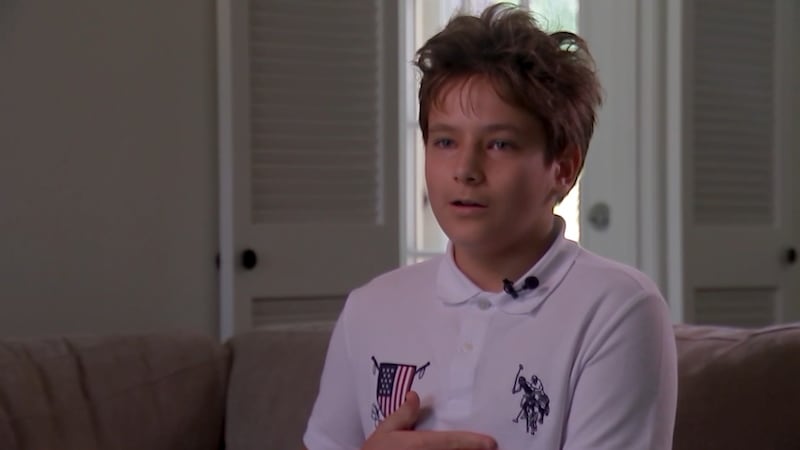 Vlad Skuridin, de 13 años, estaba jugando a videojuegos cuando un rayo cayó sobre su casa. La...