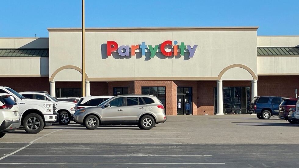 Todas las tiendas Party City estarán abiertas hasta hoy.