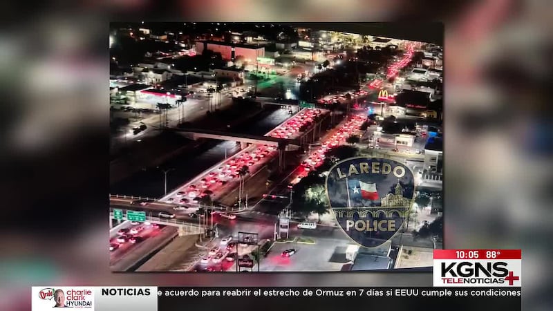 Reportan fila hasta la I-35 por congestionamiento en el Puente 2