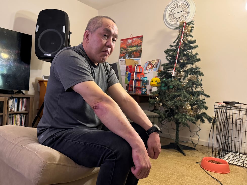 Chongly "Scott" Thao, un ciudadano estadounidense, en su vivienda en St. Paul, Minnesota, el...