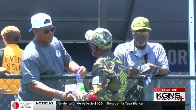 Cowboys rinden homenaje a miembros del servicio militar