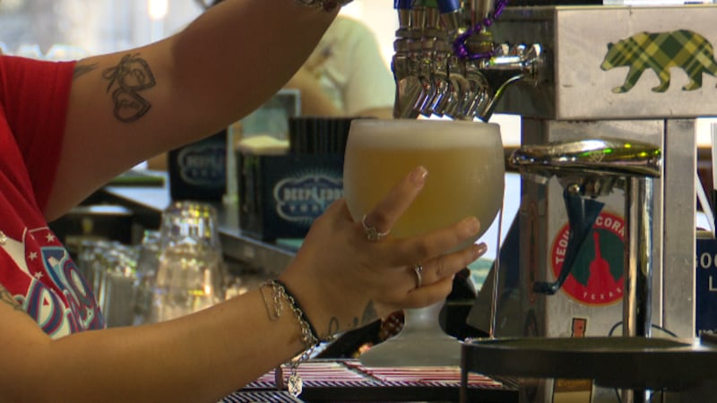 La disminución del consumo de alcohol afecta a los restaurantes y bares de Texas.