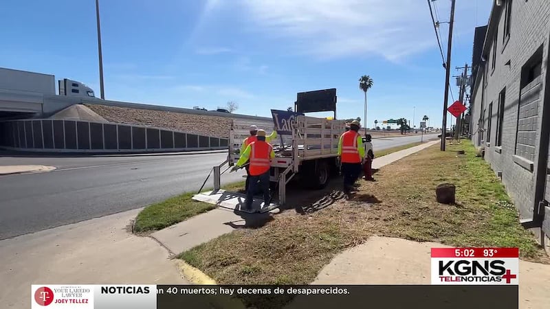 TXDOT retira anuncios mal colocados que afectan el derecho de vía y la visibilidad