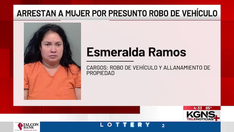 Arrestan a mujer por presunto robo de vehículo