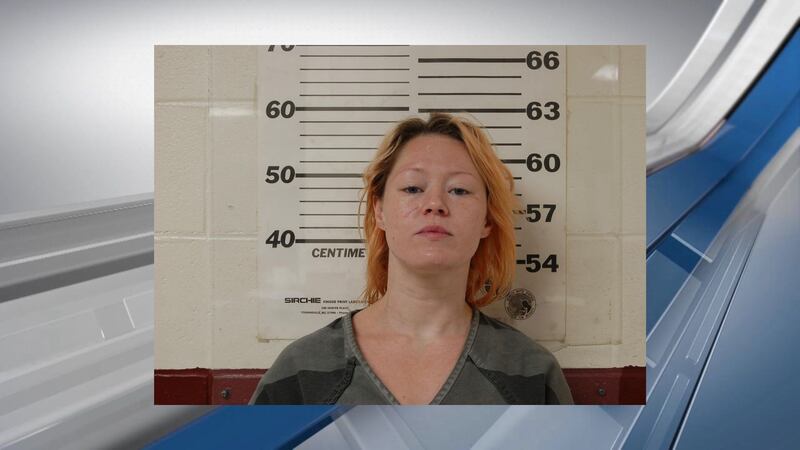 Courtney Ann Coats, de 30 años y residente de Chandler, está acusada de agresión con...