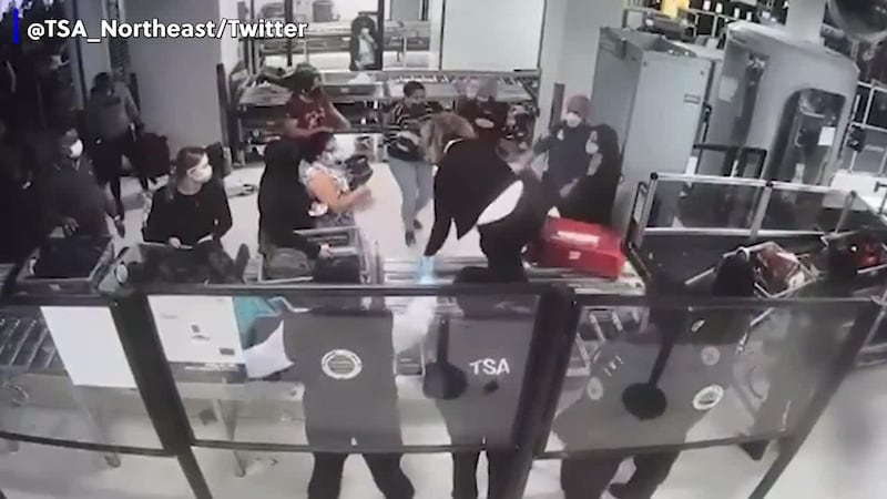 Un agente de la TSA entró en acción para salvar la vida de un bebé de 2 meses que se asfixiaba.