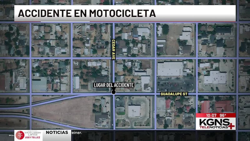 Motocicleta choca contra autobús de El Metro en Laredo