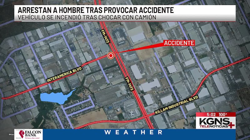 Hombre es arrestado tras estrellar su vehículo contra un camión de carga