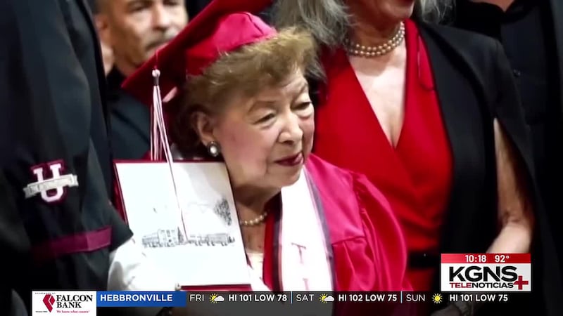 Caras de Laredo: Estela Gallegos Pérez se gradúa de preparatoria a sus 100 años