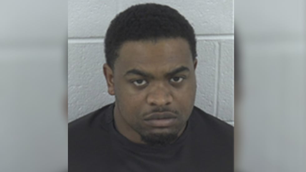 La policía de Hillsborough, Carolina del Norte, dijo que Terry McAnthony McMillian Jr., de 26...