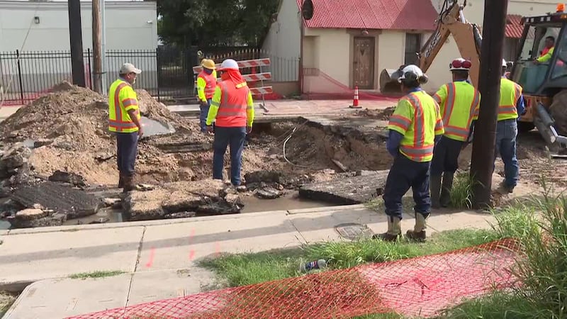 Sinkhole closes busy Laredo street for 3rd day