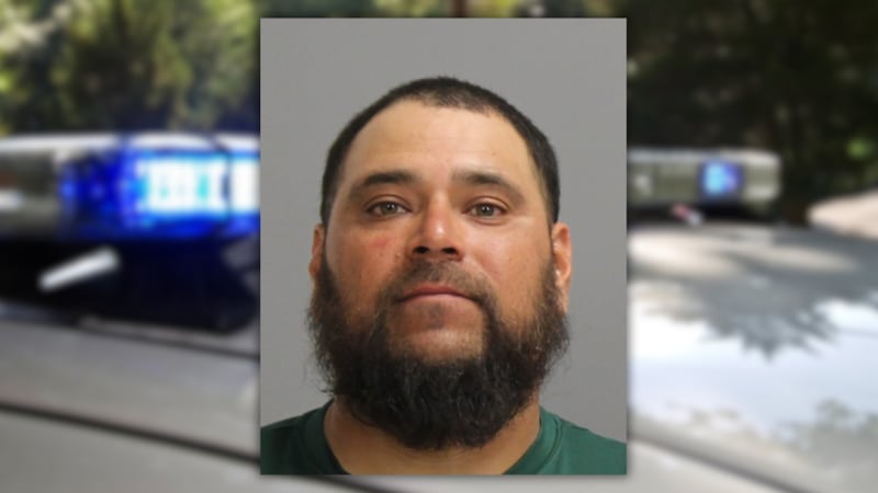Michael Valadez fue arrestado por agredir y robar a un conductor de un camión de helados tras...