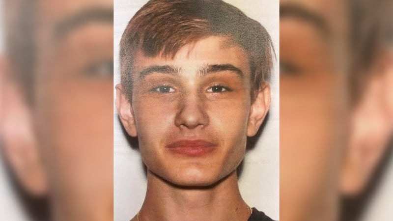 Noah Galle, de 17 años, fue arrestado el miércoles por seis cargos de homicidio vehicular.