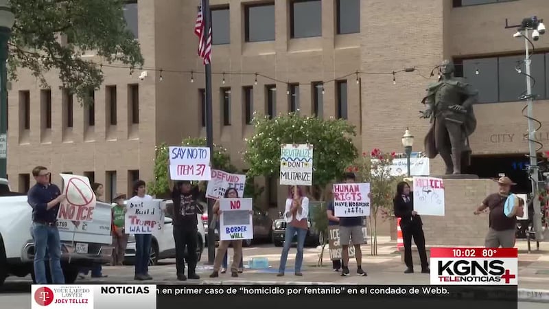 Se manifiestan contra muro fronterizo en Laredo