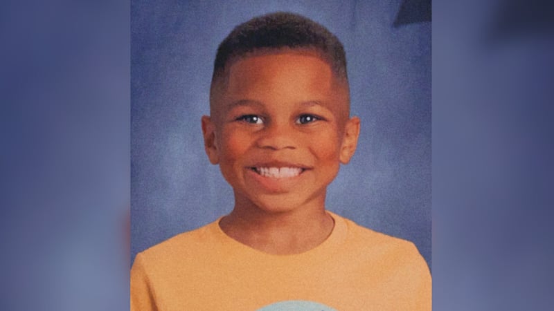 Un padre de Texas fue condenado después de que su hijo adoptivo de 7 años fuera hallado muerto...