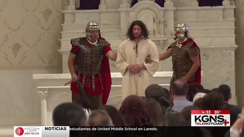 Recrean crucifixión en Catedral de San Agustín