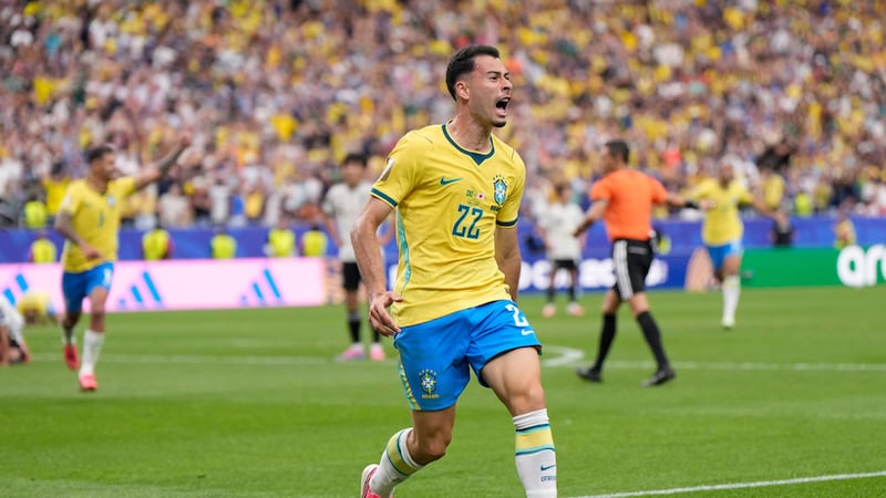 Gabriel Martinelli festeja tras marcar el segundo gol de Brasil ante Japón en el partido de la...