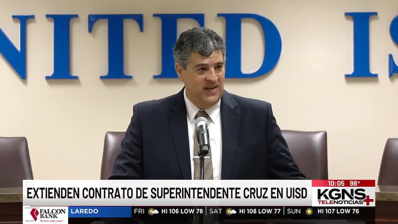 Extienden contrato de superintendente Cruz en UISD