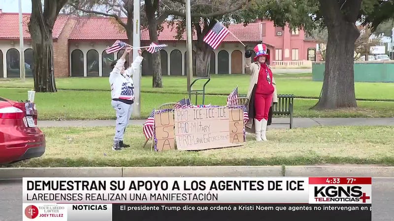 Laredenses demuestran su apoyo a agentes de ICE en manifestación